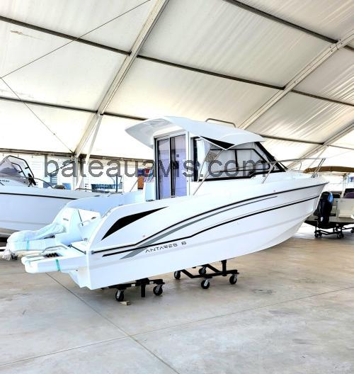 Beneteau Antares 6 OB fiche technique et avis